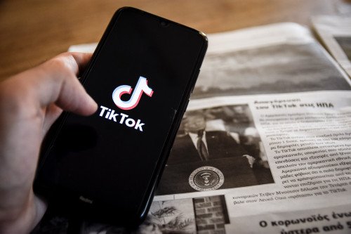Может ли Трамп законно закрыть TikTok и китайские приложения? Эксперты взвешивают