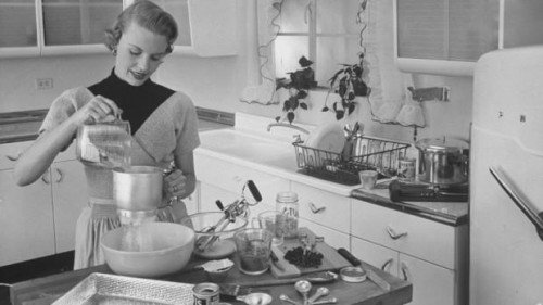 Советы знакомств 1947 года: выпечки пирожные и не делающие час длинные телефонные звонки