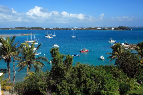 CDC добавляет новые направления на самый высокий уровень предупреждения о путешествии, включая Бермудские острова и Антигуа